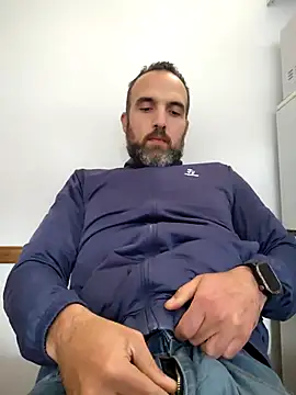 Snapshot of leon3875 chatting on December 2025 03:30:01 PM leon3875 online show from December 2025 03:30:01 PM