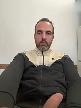 Snapshot of leon3875 chatting on February 2026 03:32:01 PM leon3875 online show from February 2026 03:32:01 PM