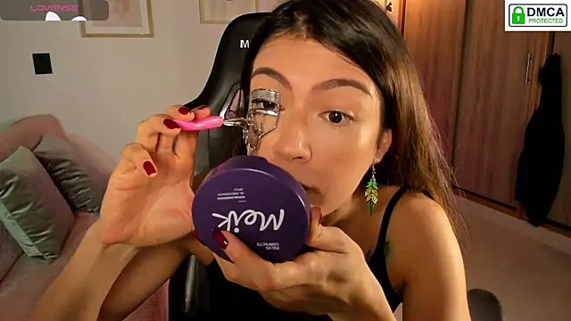 Lilabril online show from November 2025 02:41:02 PM