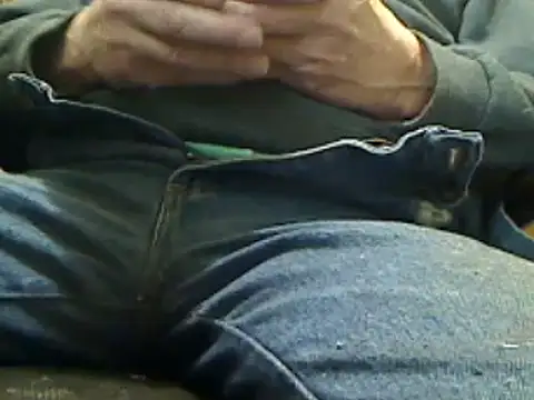 Snapshot of markluvskitty chatting on December 2024 05:43:01 PM markluvskitty online show from December 2024 05:43:01 PM