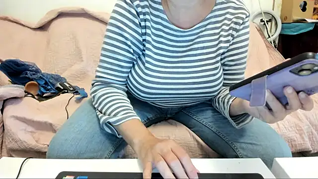 Snapshot of IsraeliMilf chatting on December 2024 08:23:02 PM IsraeliMilf online show from December 2024 08:23:02 PM