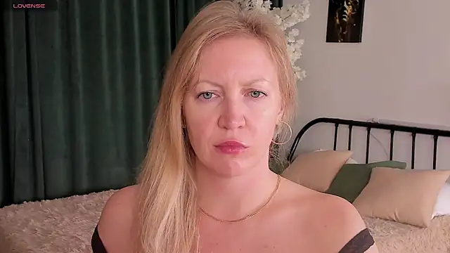 Snapshot of sugamomy chatting on October 2025 12:10:01 AM sugamomy online show from October 2025 12:10:01 AM