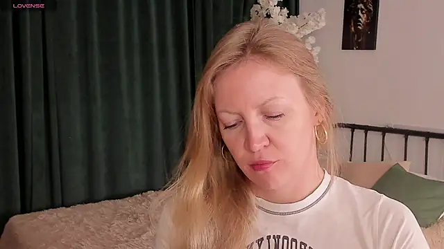 Snapshot of sugamomy chatting on October 2025 12:11:02 AM sugamomy online show from October 2025 12:11:02 AM