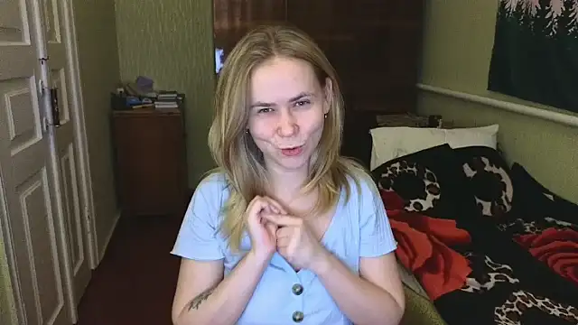 Snapshot of Riley_Roo chatting on December 2024 04:36:01 PM Riley Roo online show from December 2024 04:36:01 PM