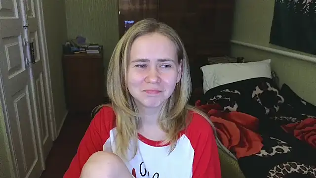 Snapshot of Riley_Roo chatting on December 2024 07:43:02 PM Riley Roo online show from December 2024 07:43:02 PM