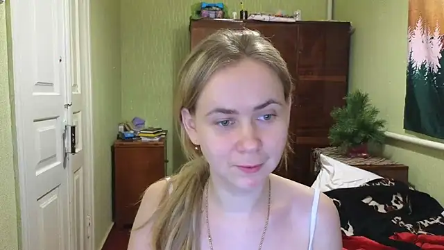 Snapshot of Riley_Roo chatting on December 2024 08:36:02 PM Riley Roo online show from December 2024 08:36:02 PM