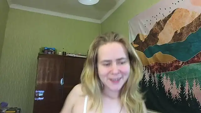 Snapshot of Riley_Roo chatting on December 2024 07:28:02 PM Riley Roo online show from December 2024 07:28:02 PM