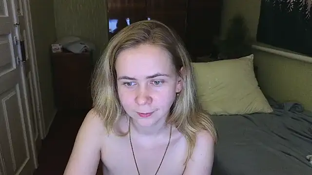 Snapshot of Riley_Roo chatting on December 2024 09:39:02 PM Riley Roo online show from December 2024 09:39:02 PM