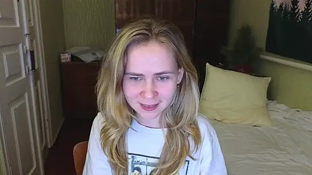 Snapshot of Riley_Roo chatting on January 2025 08:04:02 PM Riley Roo online show from January 2025 08:04:02 PM