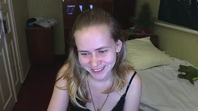 Snapshot of Riley_Roo chatting on January 2025 06:01:02 PM Riley Roo online show from January 2025 06:01:02 PM