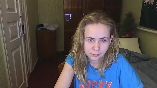 Snapshot of Riley_Roo chatting on January 2025 05:51:02 PM Riley Roo online show from January 2025 05:51:02 PM