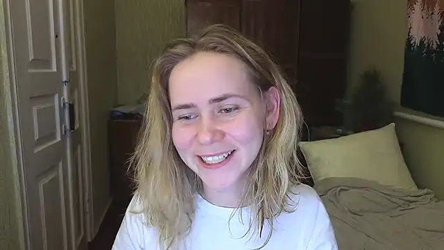 Snapshot of Riley_Roo chatting on January 2025 05:56:01 PM Riley Roo online show from January 2025 05:56:01 PM