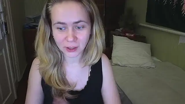 Snapshot of Riley_Roo chatting on January 2025 05:23:02 PM Riley Roo online show from January 2025 05:23:02 PM