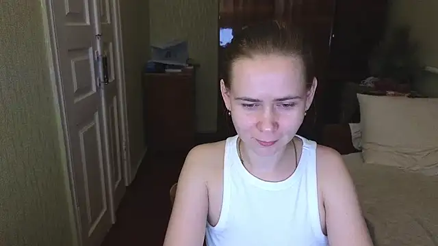 Snapshot of Riley_Roo chatting on January 2025 08:31:02 PM Riley Roo online show from January 2025 08:31:02 PM