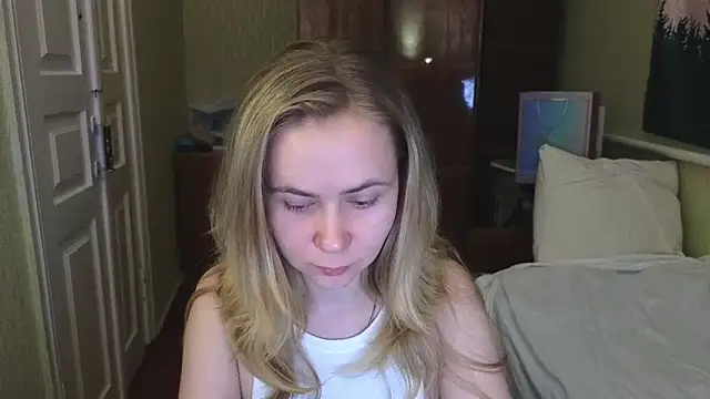 Snapshot of Riley_Roo chatting on February 2025 05:45:01 PM Riley Roo online show from February 2025 05:45:01 PM