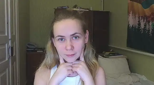 Snapshot of Riley_Roo chatting on February 2025 05:10:02 PM Riley Roo online show from February 2025 05:10:02 PM