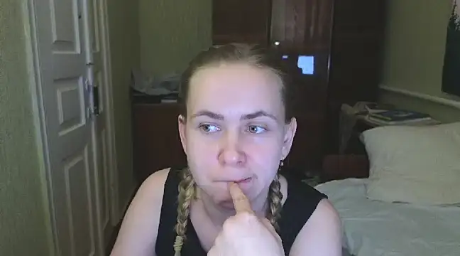 Snapshot of Riley_Roo chatting on February 2025 08:44:02 PM Riley Roo online show from February 2025 08:44:02 PM