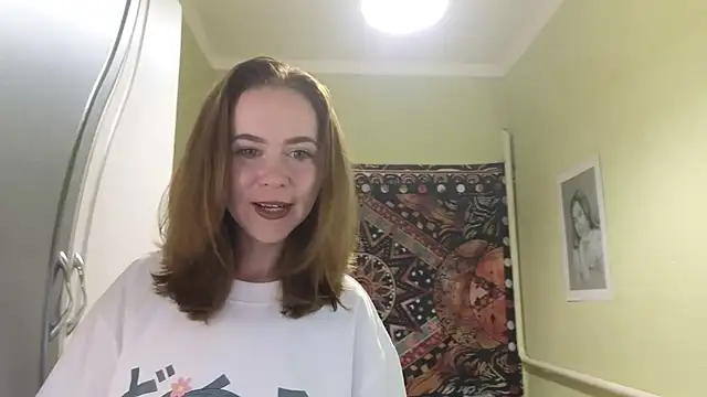 Snapshot of Riley_Roo chatting on September 2025 03:45:01 PM Riley Roo online show from September 2025 03:45:01 PM