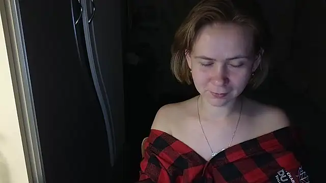 Snapshot of Riley_Roo chatting on May 2026 07:45:02 PM Riley Roo online show from May 2026 07:45:02 PM