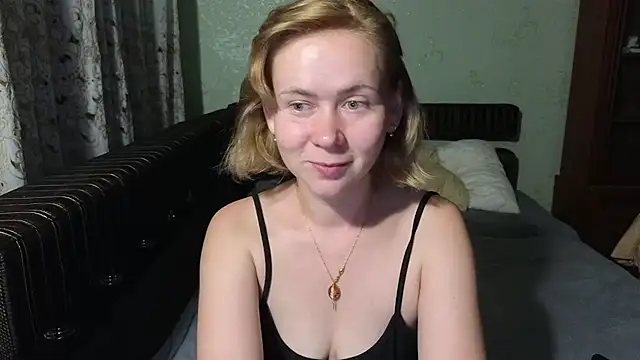 Snapshot of Riley_Roo chatting on July 2026 06:39:02 PM Riley Roo online show from July 2026 06:39:02 PM