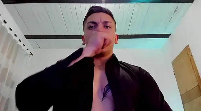 Snapshot of aquiles_51 chatting on February 2025 02:08:02 AM aquiles 51 online show from February 2025 02:08:02 AM