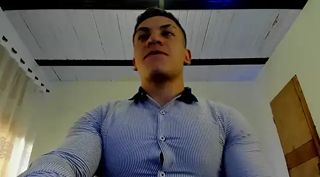 Snapshot of aquiles_51 chatting on February 2025 09:50:02 PM aquiles 51 online show from February 2025 09:50:02 PM
