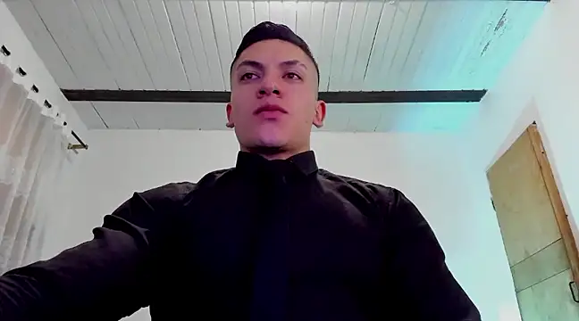 Snapshot of aquiles_51 chatting on February 2025 01:10:01 AM aquiles 51 online show from February 2025 01:10:01 AM