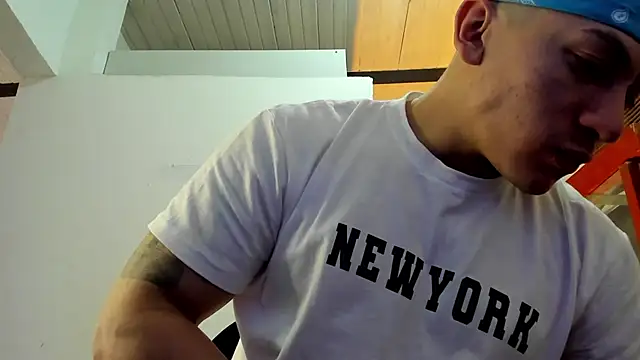 Snapshot of aquiles_51 chatting on September 2025 04:51:02 PM aquiles 51 online show from September 2025 04:51:02 PM