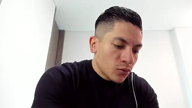 Snapshot of aquiles_51 chatting on June 2026 06:32:02 PM aquiles 51 online show from June 2026 06:32:02 PM