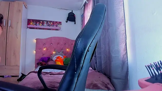 saralolo420 online show from December 2024 07:25:02 PM