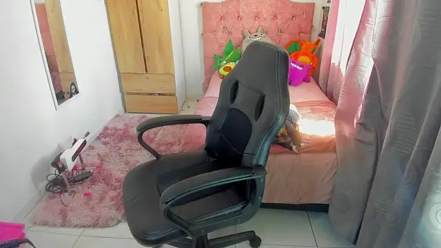 saralolo420 online show from December 2024 03:26:02 PM