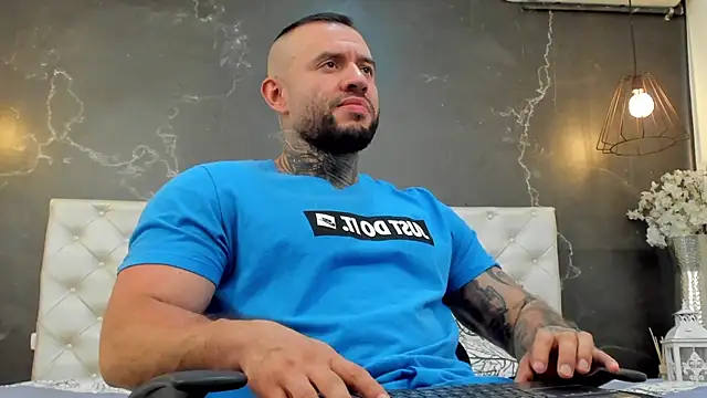 BruceDallas online show from December 2024 10:47:02 PM