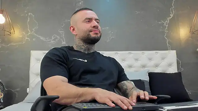 BruceDallas online show from February 2025 10:31:01 PM