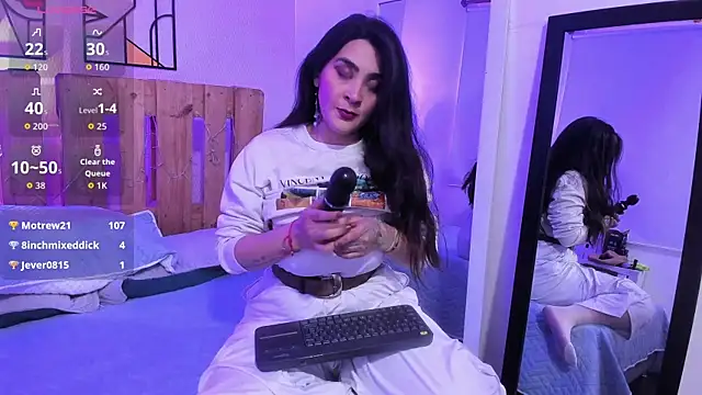 emily amaya online show from April 2026 08:58:02 PM