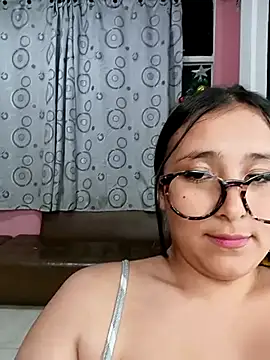 Snapshot of Cute_Penelope chatting on January 2025 12:20:01 AM Cute Penelope online show from January 2025 12:20:01 AM