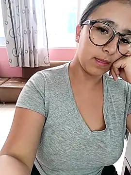 Snapshot of Cute_Penelope chatting on February 2025 06:17:01 PM Cute Penelope online show from February 2025 06:17:01 PM