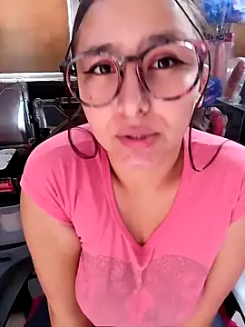 Snapshot of Cute_Penelope chatting on March 2025 03:12:02 PM Cute Penelope online show from March 2025 03:12:02 PM