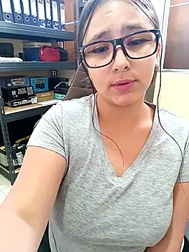 Snapshot of Cute_Penelope chatting on March 2025 09:21:01 PM Cute Penelope online show from March 2025 09:21:01 PM