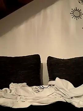 LadySaraah34 online show from November 2025 11:14:02 PM