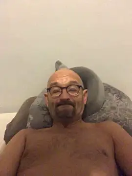 Snapshot of henfri chatting on October 2025 09:54:02 AM henfri online show from October 2025 09:54:02 AM