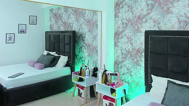 Snapshot of AnyLeonhard chatting on February 2025 07:55:01 PM AnyLeonhard online show from February 2025 07:55:01 PM