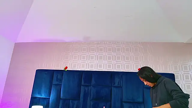 Snapshot of AnyLeonhard chatting on October 2025 07:58:02 PM AnyLeonhard online show from October 2025 07:58:02 PM