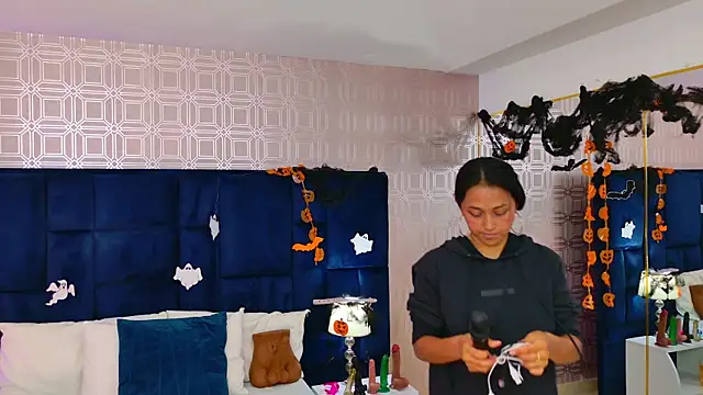 Snapshot of AnyLeonhard chatting on November 2025 07:48:02 PM AnyLeonhard online show from November 2025 07:48:02 PM