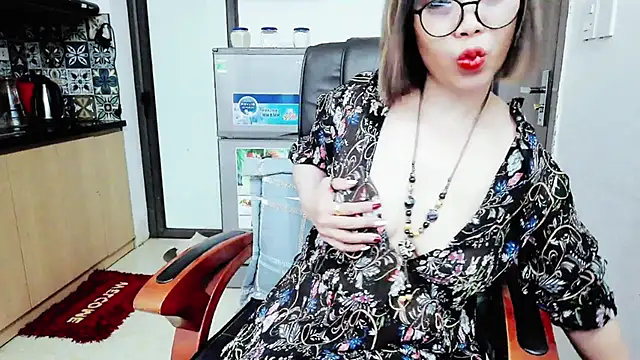 Miu-Le online show from November 2025 10:25:01 AM