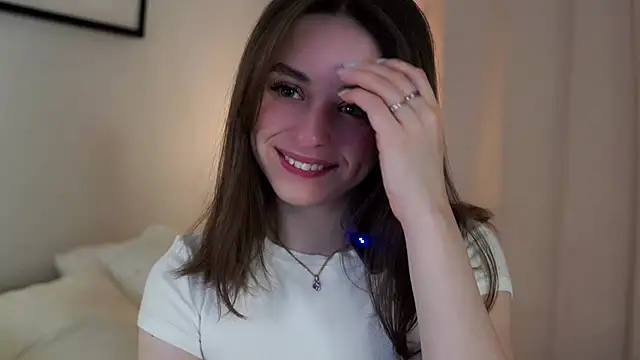 Snapshot of EstherMitchel chatting on January 2025 01:10:01 AM EstherMitchel online show from January 2025 01:10:01 AM