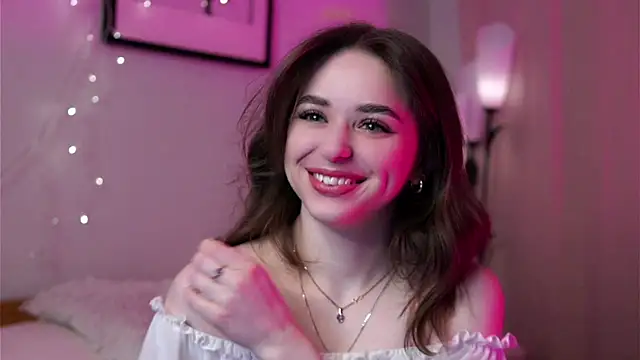 Snapshot of EstherMitchel chatting on March 2025 01:22:01 AM EstherMitchel online show from March 2025 01:22:01 AM