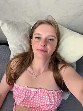 Snapshot of lovelly_molly chatting on May 2026 04:25:01 PM lovelly molly online show from May 2026 04:25:01 PM