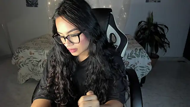 Snapshot of Riana_Kean chatting on November 2025 02:01:02 AM Riana Kean online show from November 2025 02:01:02 AM