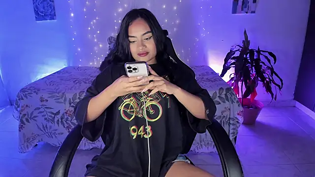 Snapshot of Riana_Kean chatting on November 2025 01:22:01 AM Riana Kean online show from November 2025 01:22:01 AM