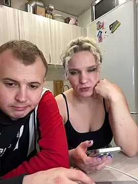 Snapshot of MrMrsRight chatting on January 2025 05:17:01 PM MrMrsRight online show from January 2025 05:17:01 PM